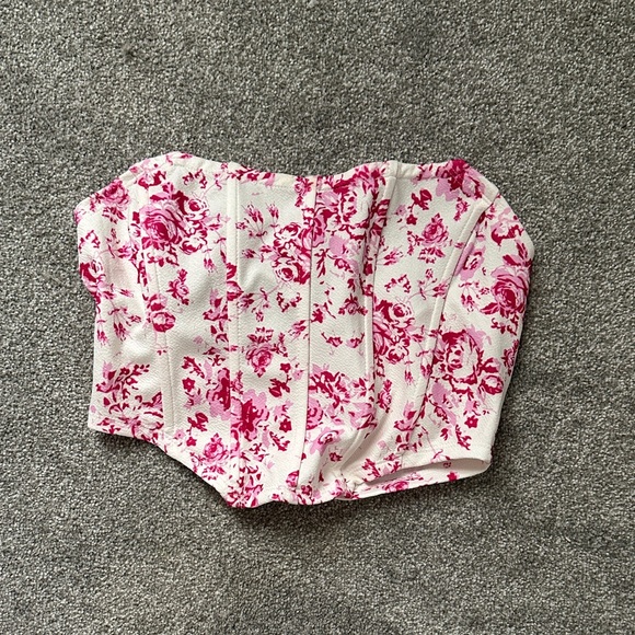 SHEIN Tops - Floral Print Women's crop top - Pink on Cream